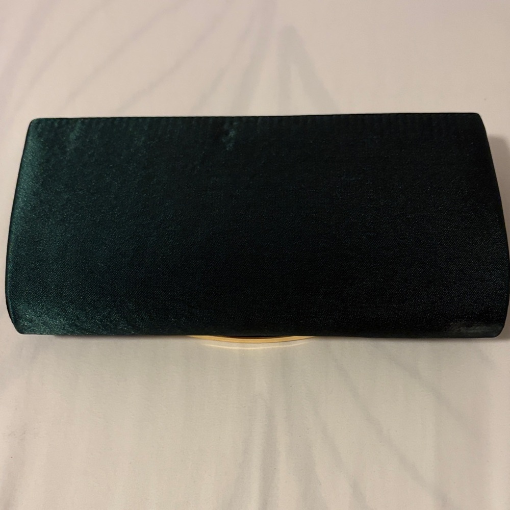 Elegant Green Clutch with Gold Chain - Picture 4 of 6